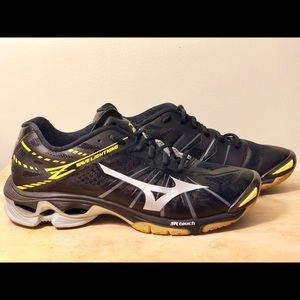 Mizuno Women's Wave Lightning Z Volleyball Shoes